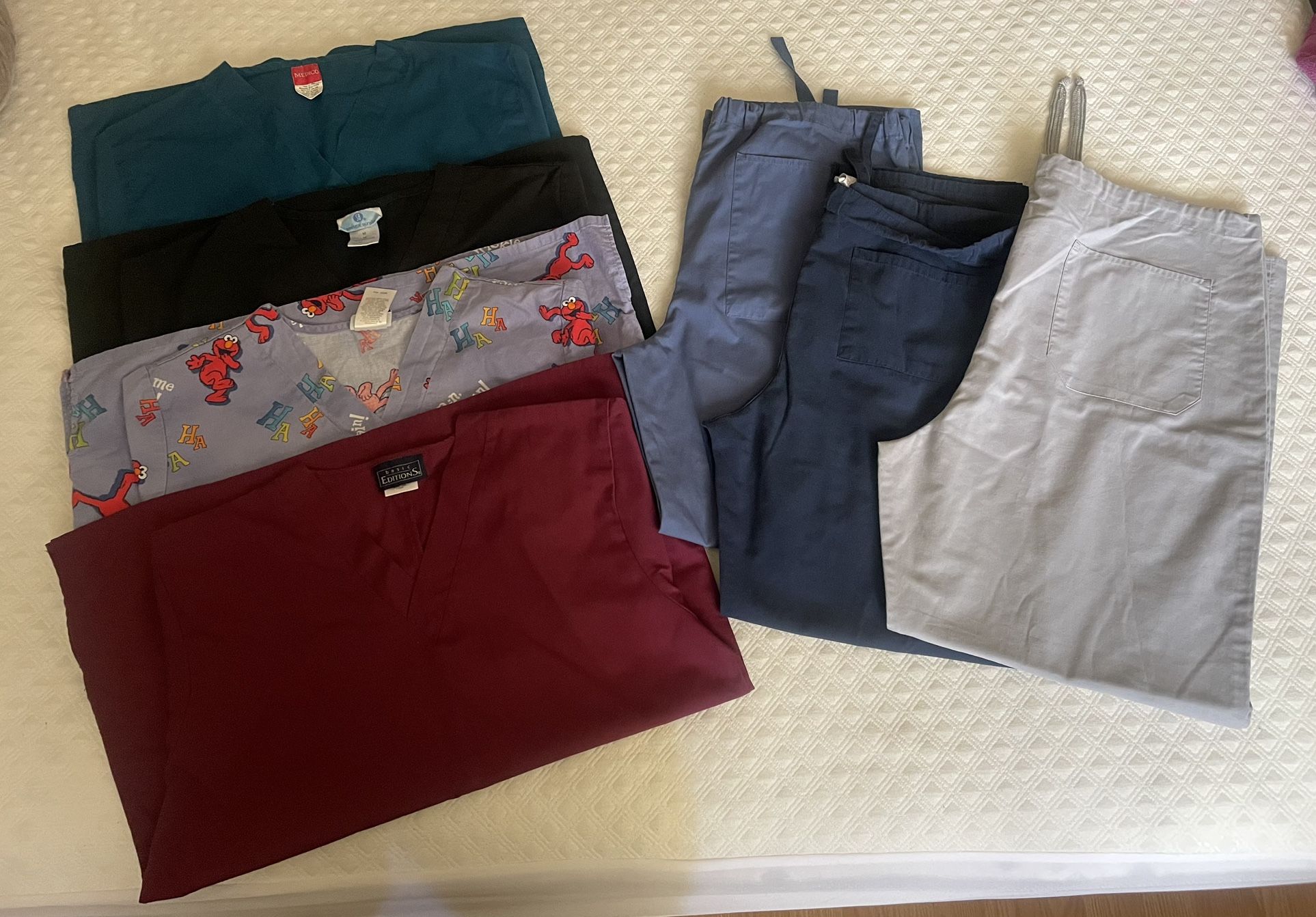 Women/teen/ scrubs/ 4 v neck tops-3 pants/ size medium