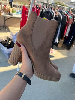 Wild Diva Lounge Brown Suede Block Heel – Women’s Size 10
