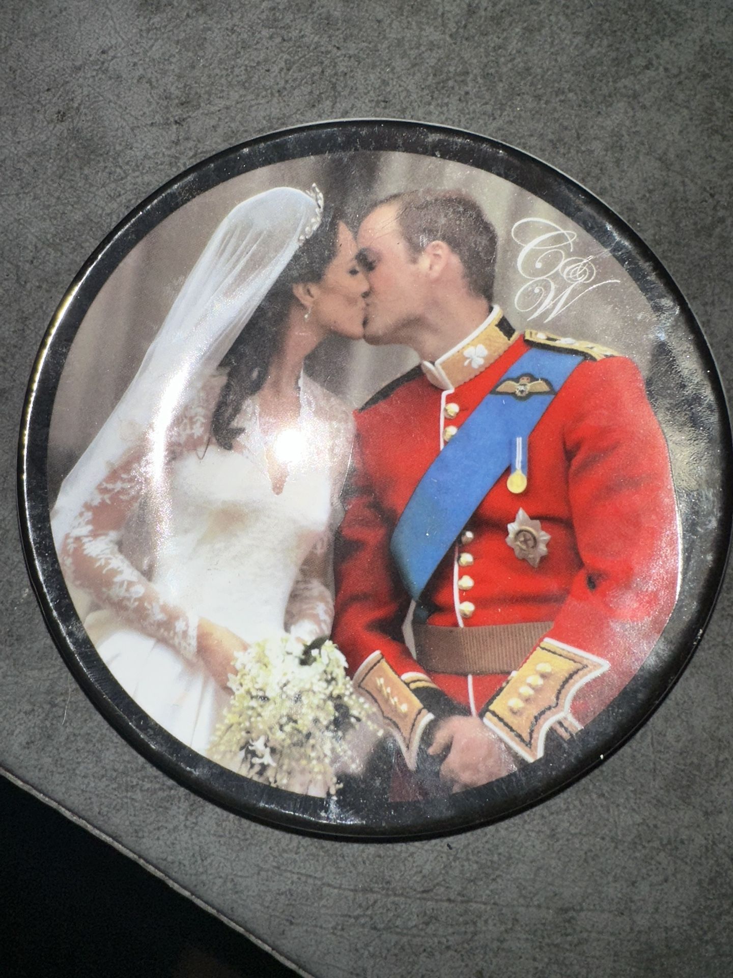 Vintage 1999 Royal Wedding Kiss Decorative Plate