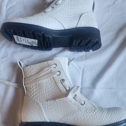 Womens UGG BOOT SIZE 7