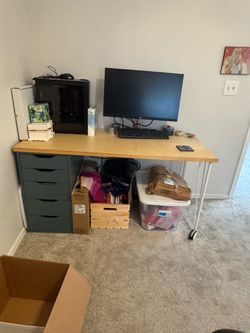 FREE IKEA Desk