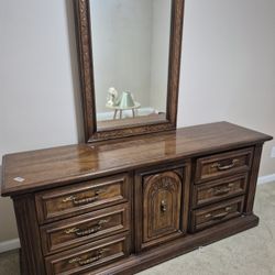 Dresser With Mirror