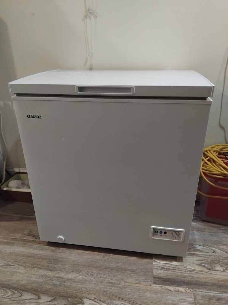 GALANZ 5 Cu. Ft. Manual Defrost Chest Freezer 260 for Sale in Bronx