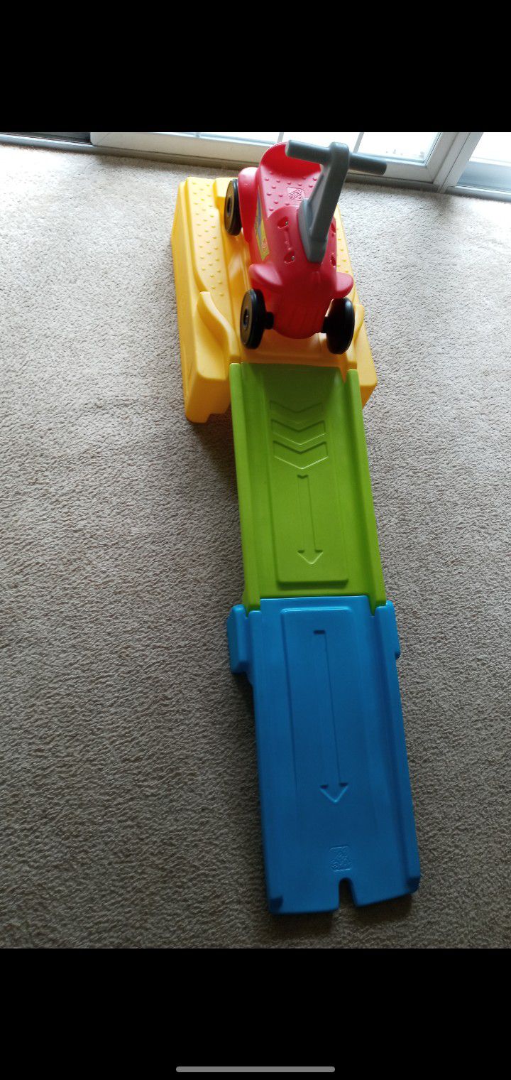 Kids/ Todler Riding Toy with ramp