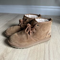 UGG Boots/Shoes (Size 4)
