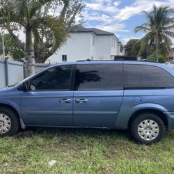 Chrysler Town & Country Minivan