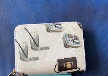 Louis Vuitton Venis Zippy Wallet