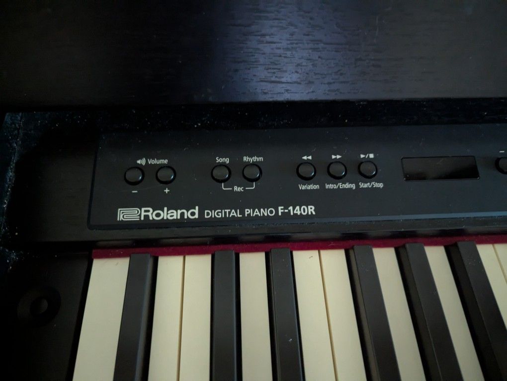 Roland Piano Great Condition F140R