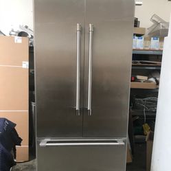 Thermador 36’ Built In Refrigerator 