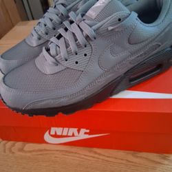 NIKE AIR MAX 90 SIZE 10 COOL GRAY/BLACK w/  REFLECTIVE  DETAILING
