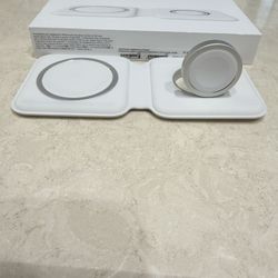 Apple MagSafe Duo Charger