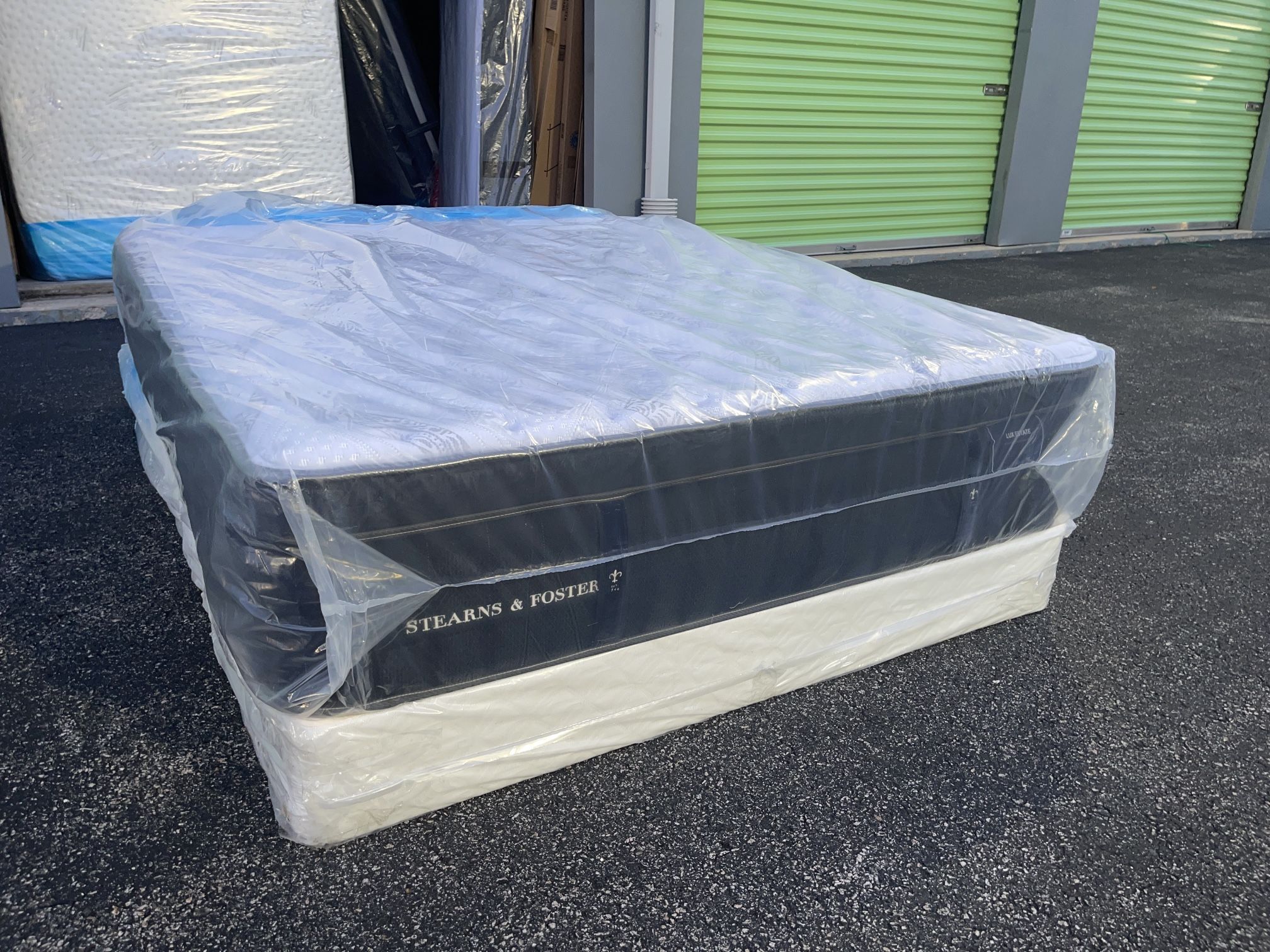 New High Quality Mattress Pillow Top & Boxspring Included