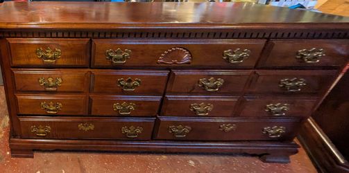 Bedroom dresser and matching nightstand