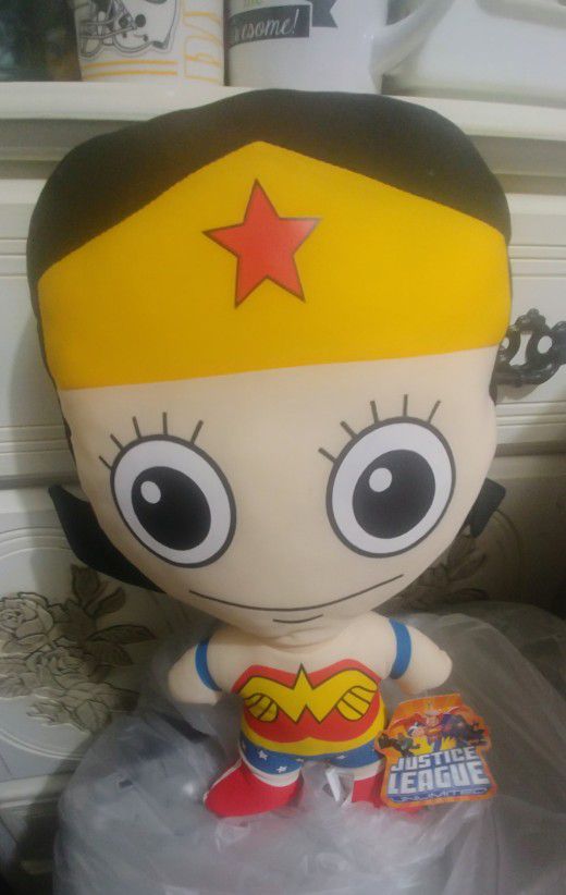 ❤💛💙NWT! Wonder Woman Plushie❤💛💙