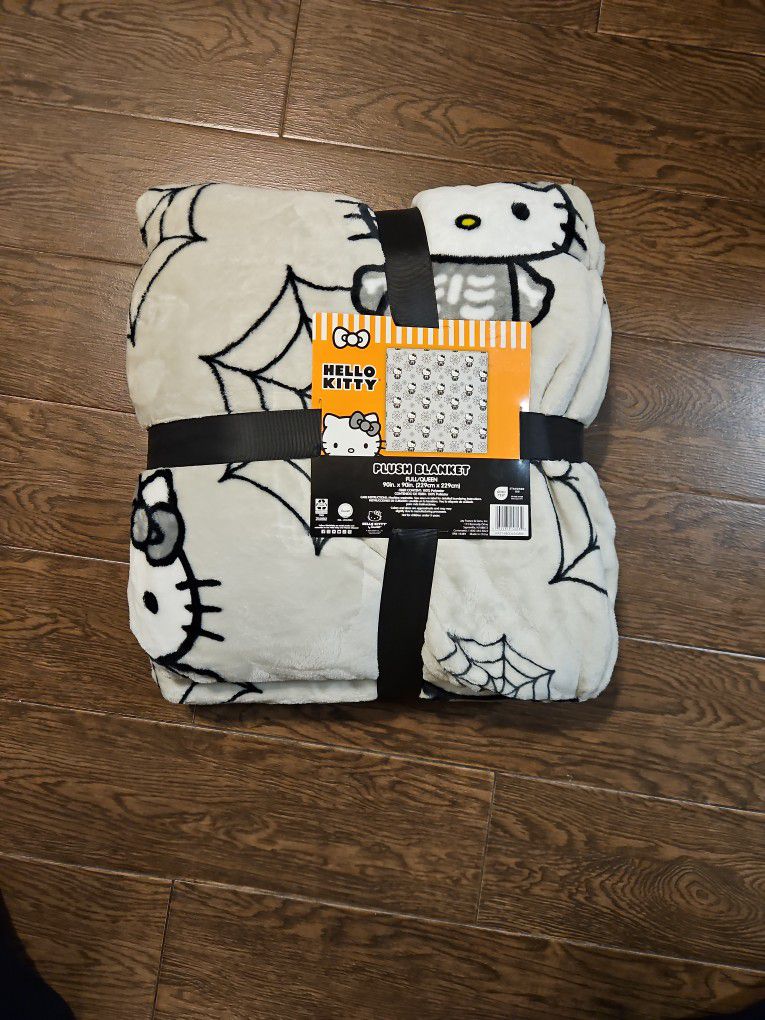 Hello Kitty Halloween Plush Throw Blanket for Sale in Hawaiian