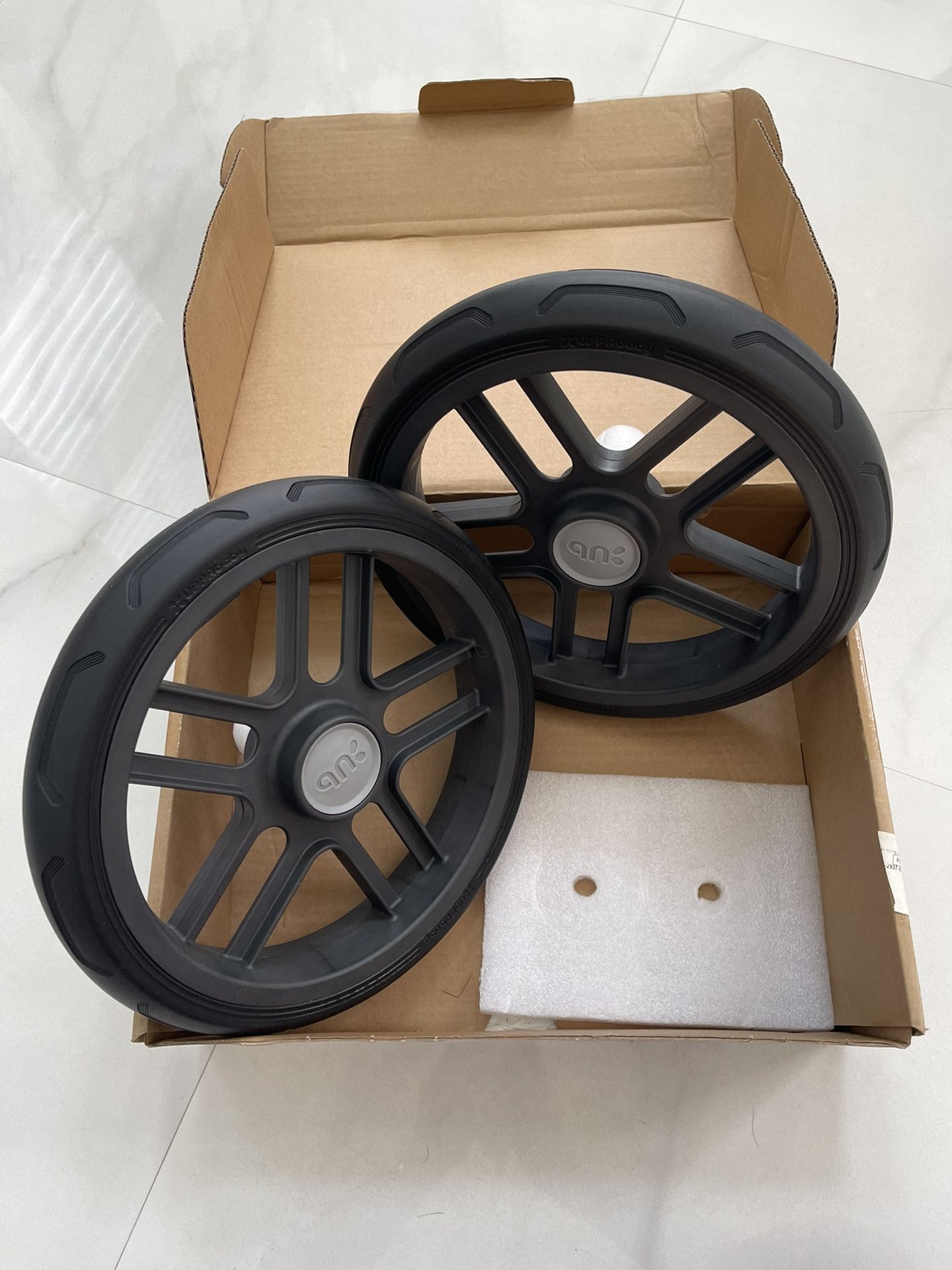 Uppababy 209 Vista Frame, Rear wheels, basket, and Rumble Seat Baby gear