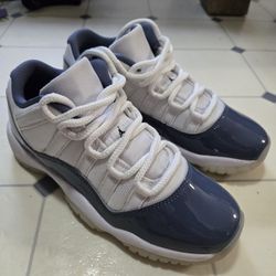 Air Jordan 11 Retro Low (GS) White/Midnight Navy – Size 5.5Y