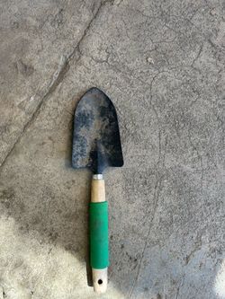 Hand trowel