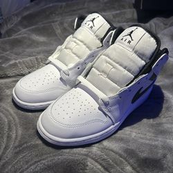 Air Jordan 1 mids 