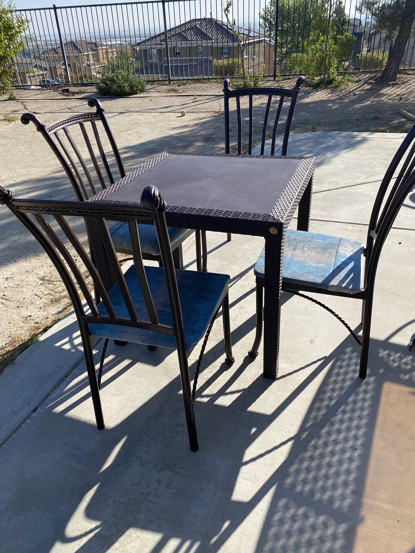 Outdoor Table With Chairs 