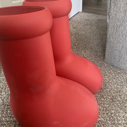 Mschf (big Red Boots)