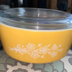 Pyrex 472-B golden butterfly dish & lid