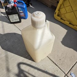 5.5 gallon gas can