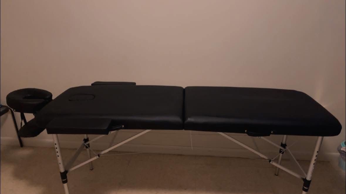 Lash, Tattoo And Massage Bed