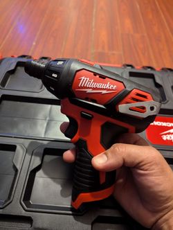 Milwaukee M12 Screwdriver Drill  Tool Only 
