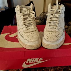 Nice Pr Of Nike Women's 8.5 Court Shoe, Great Condition 