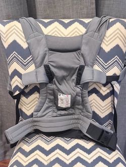Graco Pack 'n Play Travel Bassinet Playard Features Portable Bassinet Diaper Changer and More. Comes with travel bag. Great condition. Cash and local 