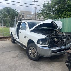Good 5.7 V8 Hemi And Transmission / Clean title 