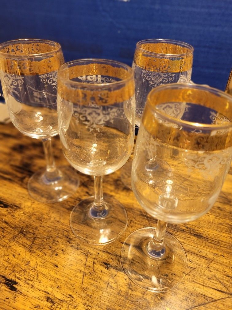 Wine Glass, Gold Band, Set of 4

