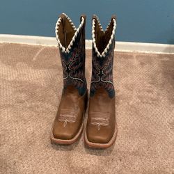Beautiful  ARIAT women’s Western Boots Size 10
