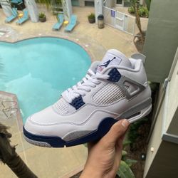 Jordan 4 “Midnight Navy” 