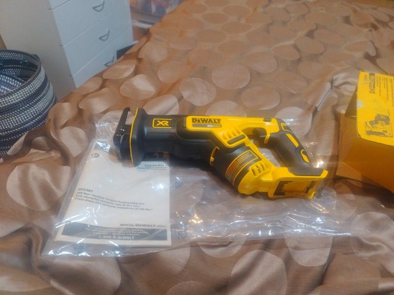 DEWALT RECIPROCATING SAW (Tool only)