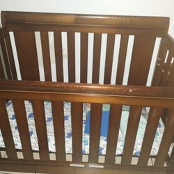 Baby and toddler convertible Crib  & Mattress,  5 sheets, blanket and bed skirts!!!