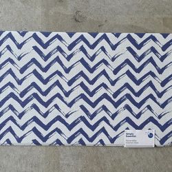 REVERSIBLE FLOOR PVC MAT (18"x30") BLUE & WHITE ZIGZAGS DESIGN, Simply Essential