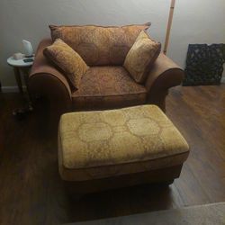 Chair With Ottoman 