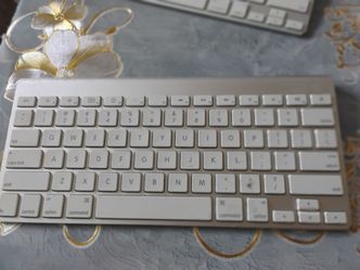Apple Wireless keyboard