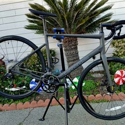 2024 Cannondale Synapse Gravel Roadbike Size 58cm Shimano Sora 18 Speeds Like New..