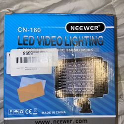 Neewer CN-160 Dimmable Camera Lighting Panel 5600K With Kastar 7.2V Battery
