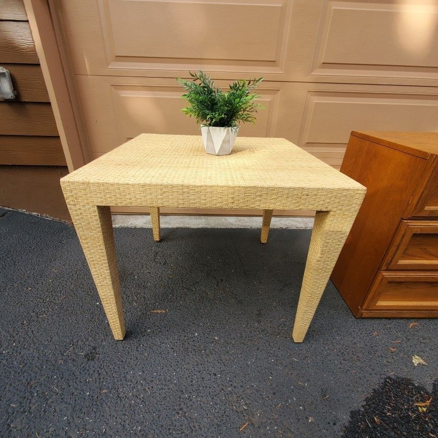 Mid Century Modern Wicker Rattan Dining Table/ Coffee Table 30x30x26toll.in Perfect Condition