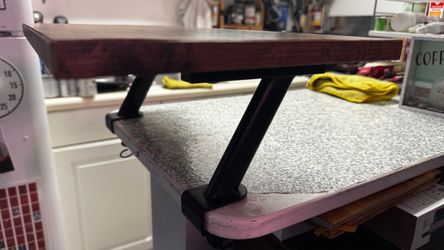Desk shelf