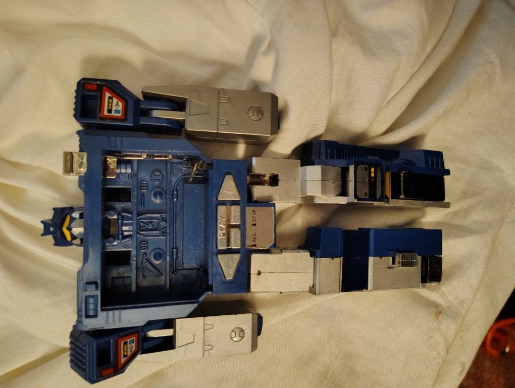 Vintage G1 Soundwave Transformer