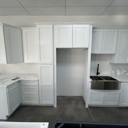 Solid Wood Malibu White Kitchen Cabinet