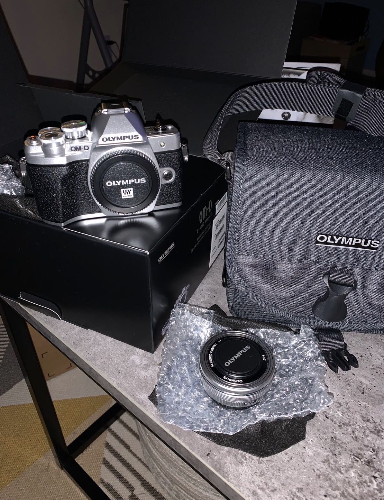 OLYMPUS CAMERA Kit with 14-42mm EZ Lens (Silver) AND with an additional M.Zuiko Digital 25mm F1.8 Lens!