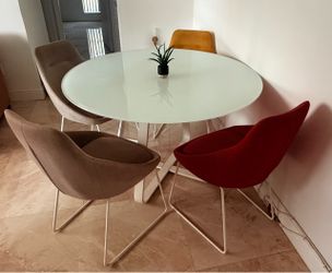 Modern Oval Glass Dining Table + 4 Upholstered