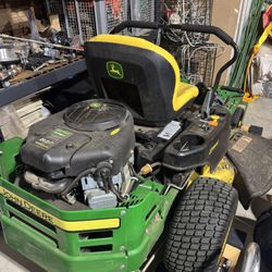 John Deere Zero Turn Z335e