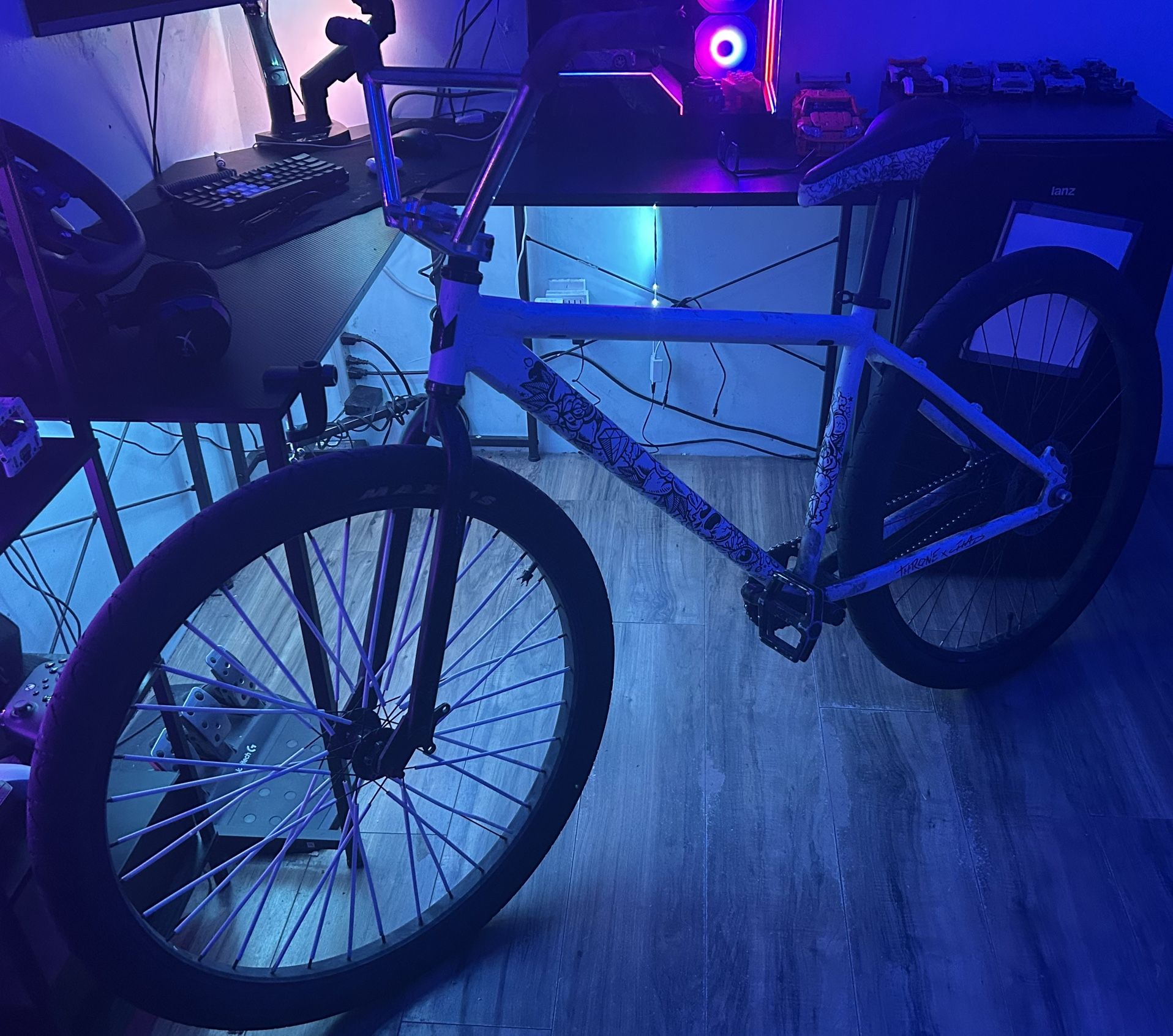 Throne 29er White Chad